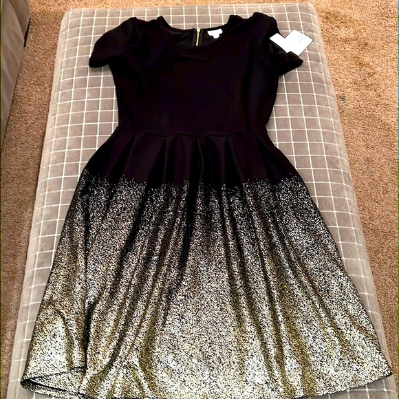 LuLaRoe Dresses & Skirts - Lularoe Amelia sparkle dress-NWT